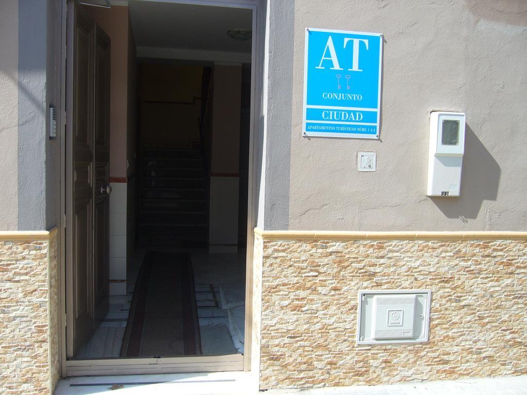 Apartamentos Alamare Sevilha Quarto foto