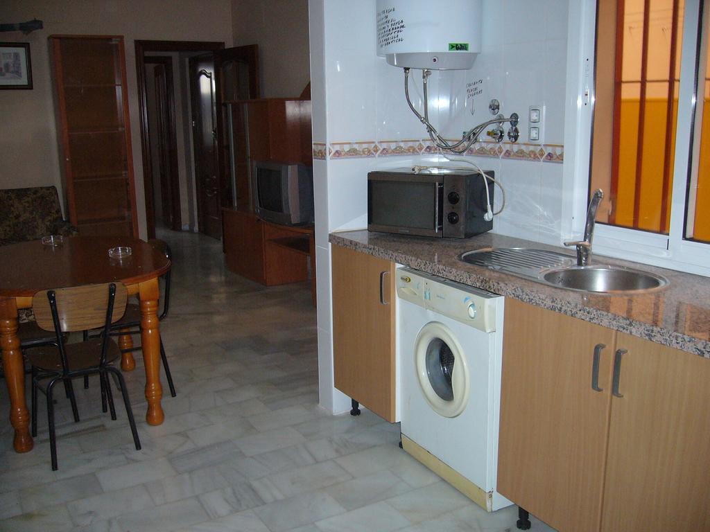 Apartamentos Alamare Sevilha Quarto foto